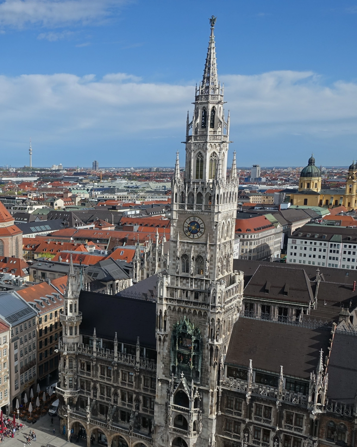 Blick auf den Marienplatz mit Neuem Rathaus in München